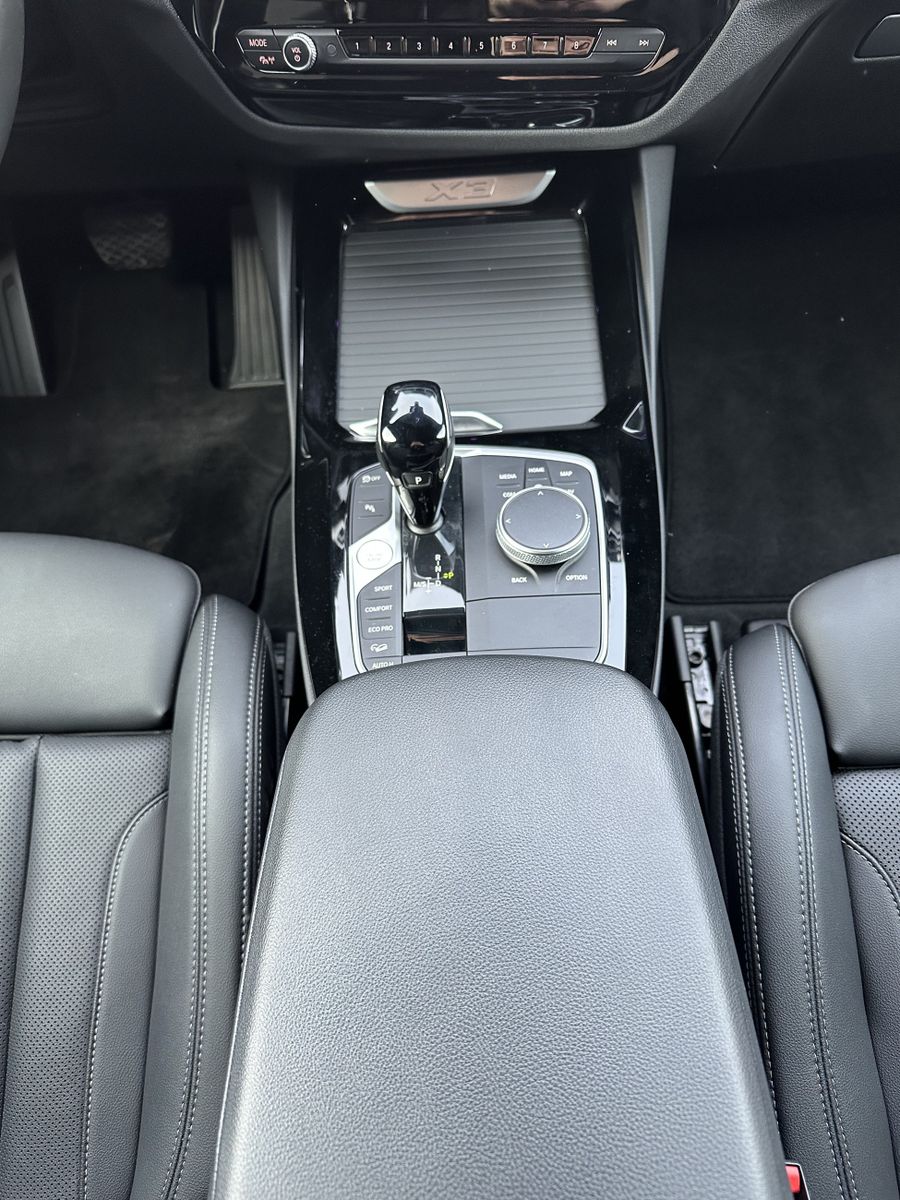 Fahrzeugabbildung BMW X3 xDrive20d NAV+LASER+HEADUP+INDIVIDUAL+20ZOLL