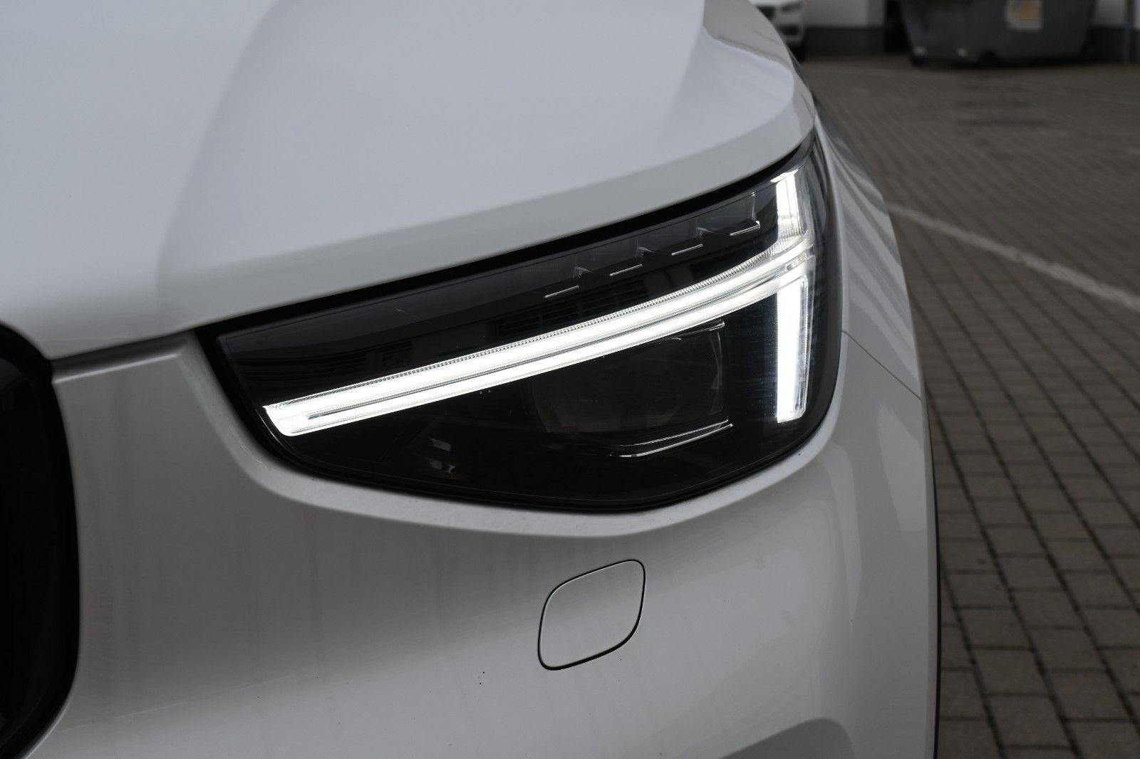 Fahrzeugabbildung Volvo XC40 B4 DKG Ultra Dark*FSHZG*PANO*360°*ACC