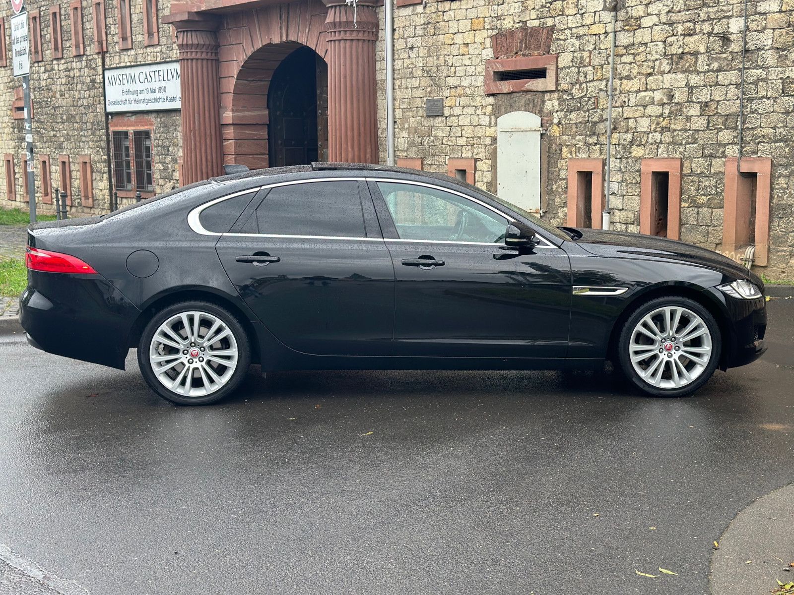 Fahrzeugabbildung Jaguar XF PRESTIGE*MOD.2017+PANO+LEDER*