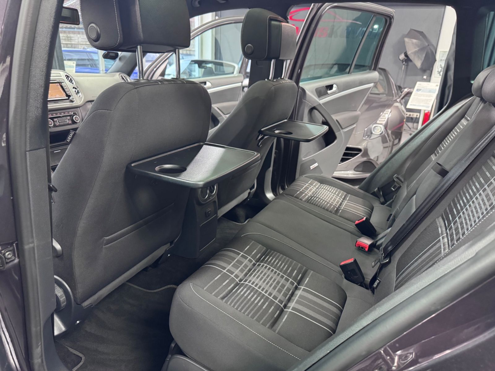 Fahrzeugabbildung Volkswagen Tiguan Lounge Sport&Style 4Motion*R-LINE*PANO*