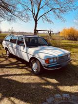 Mercedes-Benz W123  300TD Oldtimer - Mercedes-Benz R-Class in Berlin