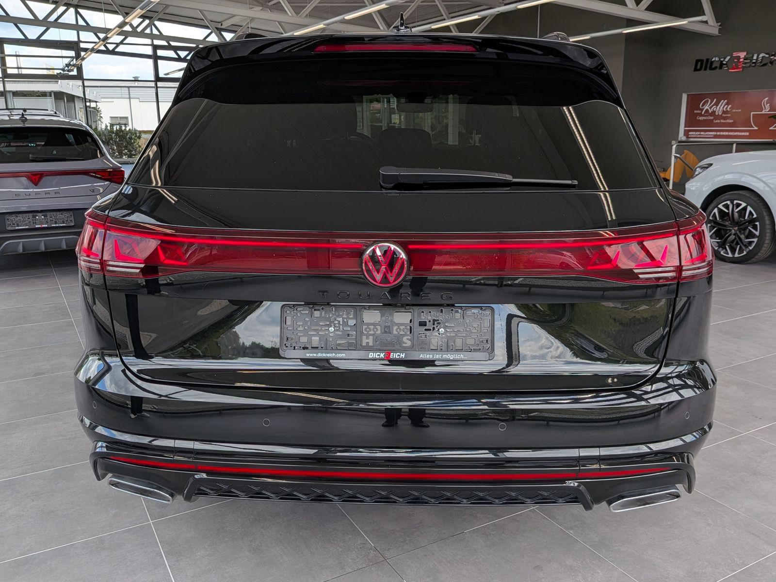 Fahrzeugabbildung Volkswagen Touareg 3.0TDI 4M R-Line VOLL Black 22" UPE 114T