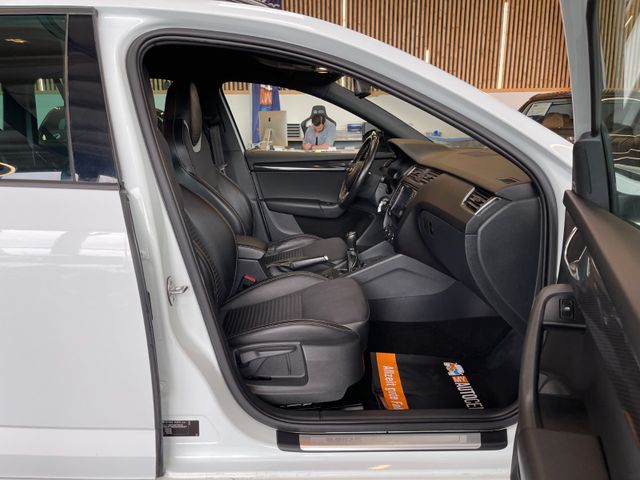Skoda Octavia Combi RS *TEMPOMAT*NAVI*AHK*BI-XENON*