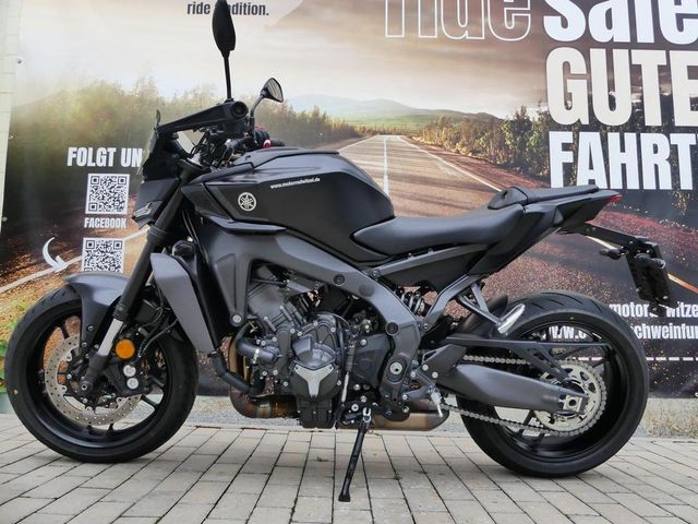 Yamaha MT-09 Modell 2024 Sport-Paket Akrapovic Heizgrif