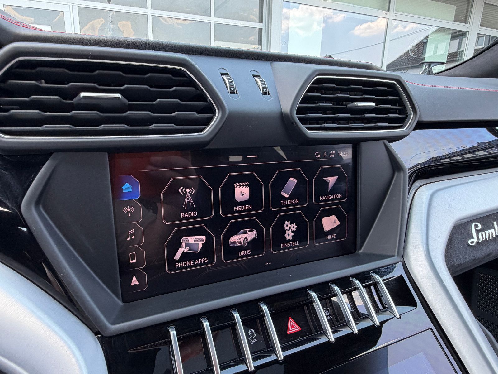 Fahrzeugabbildung Lamborghini Urus/PANO/23ZOLL/B&O-3D/360KAM/HEAD-UP