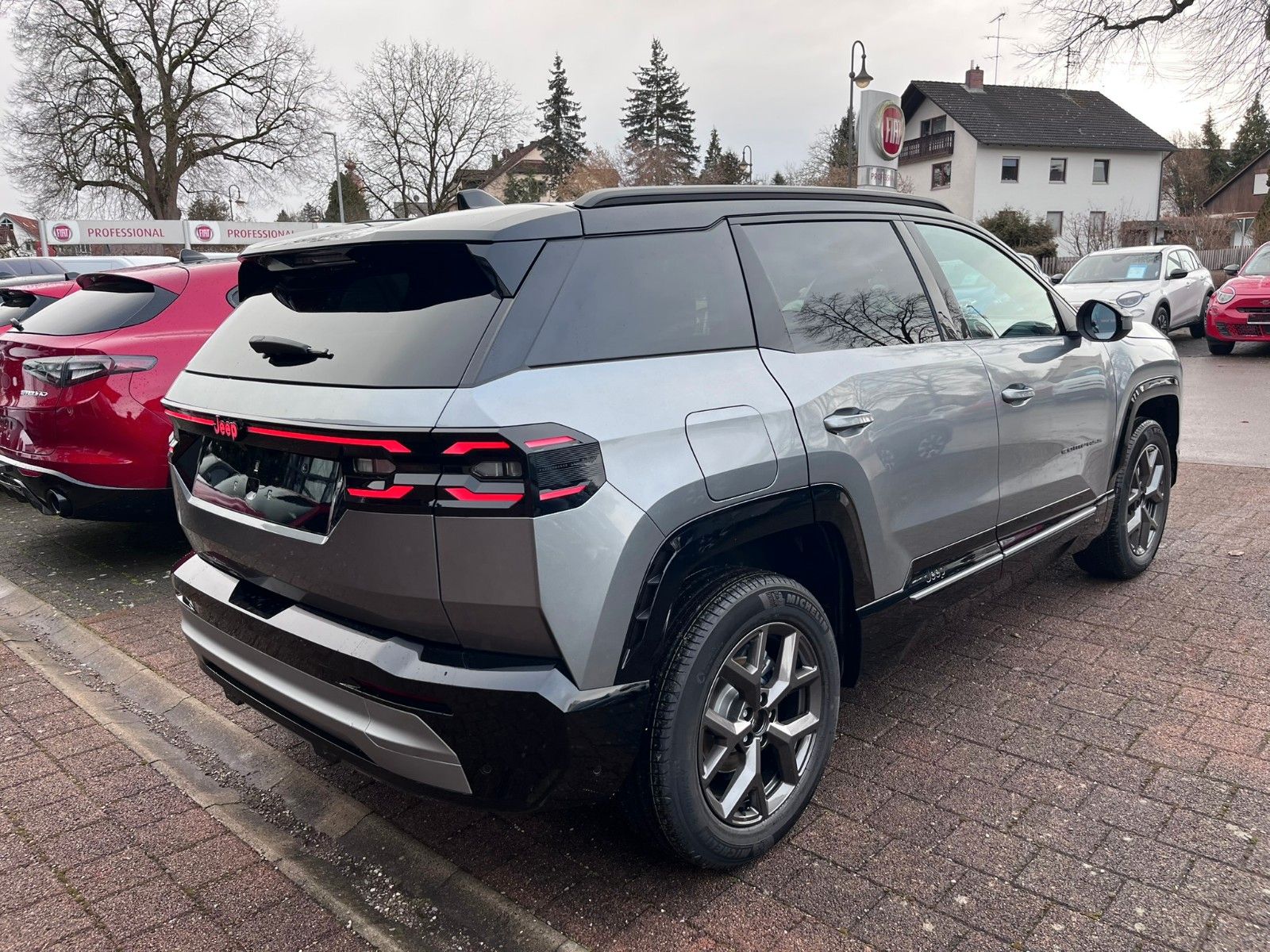 Fahrzeugabbildung Jeep Compass E-Hybrid 1.2 eDCT 100 kW First Edition