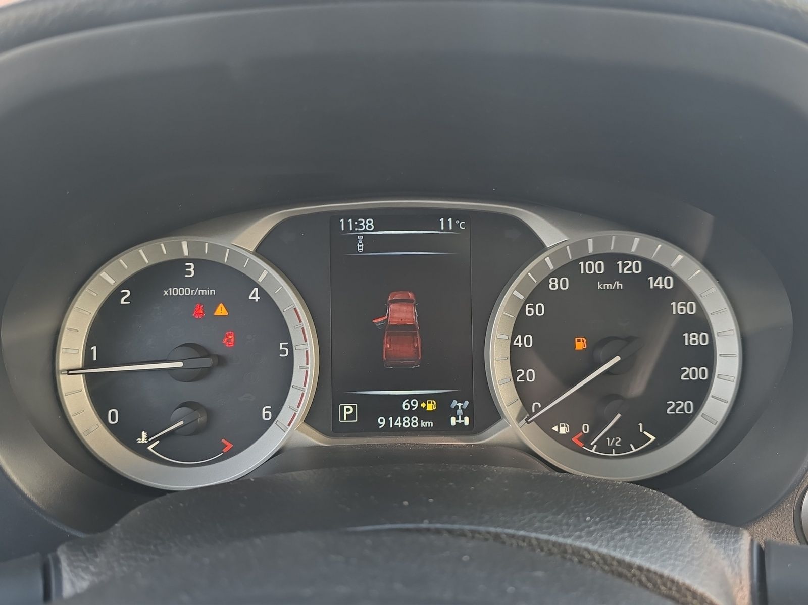 Fahrzeugabbildung Nissan Navara NP300 Tekna Double Cab 4x4 RFK SH LED