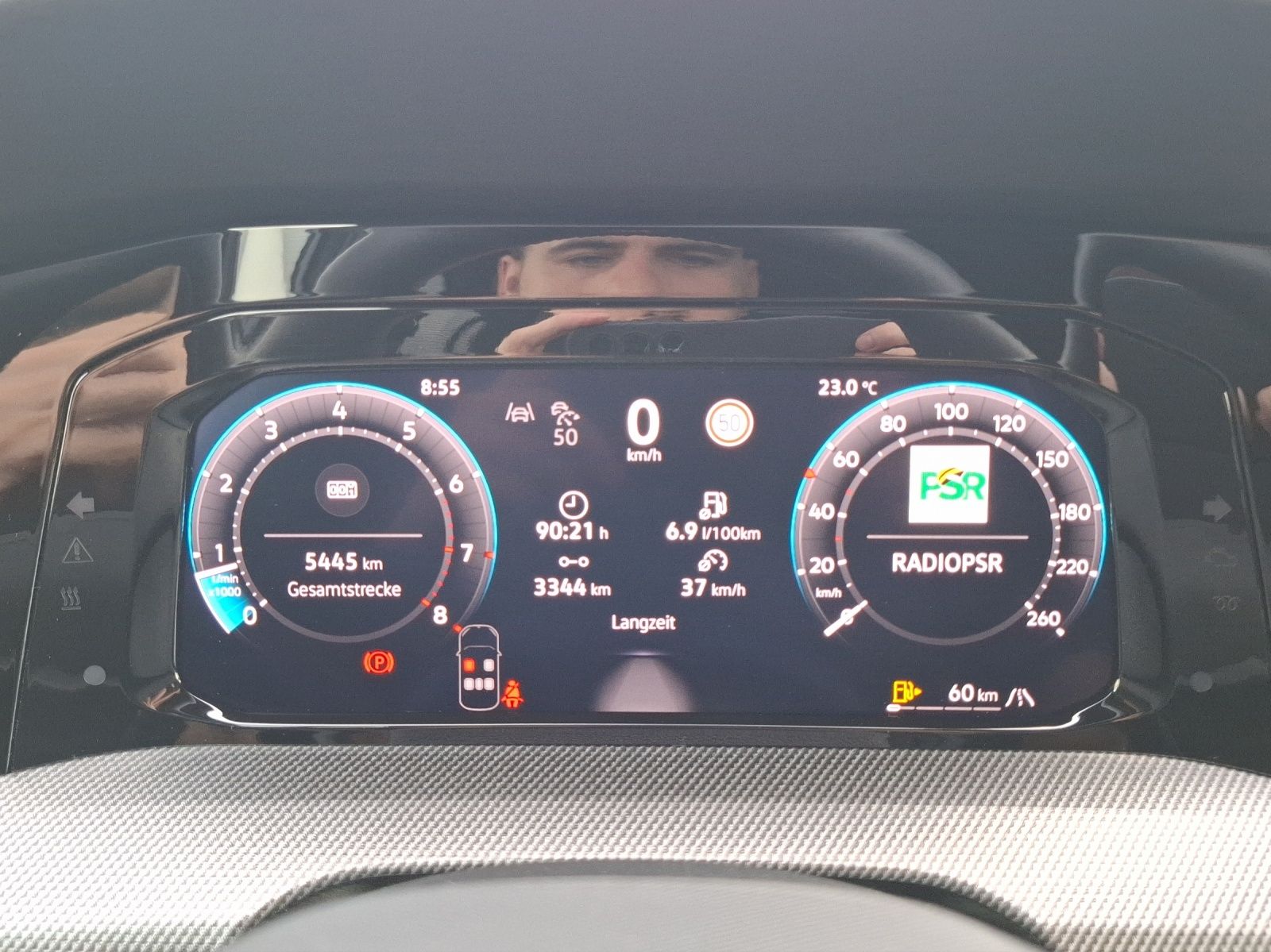 Fahrzeugabbildung Volkswagen Golf VIII Variant TSI R-Line LED Navi AID HUD AC