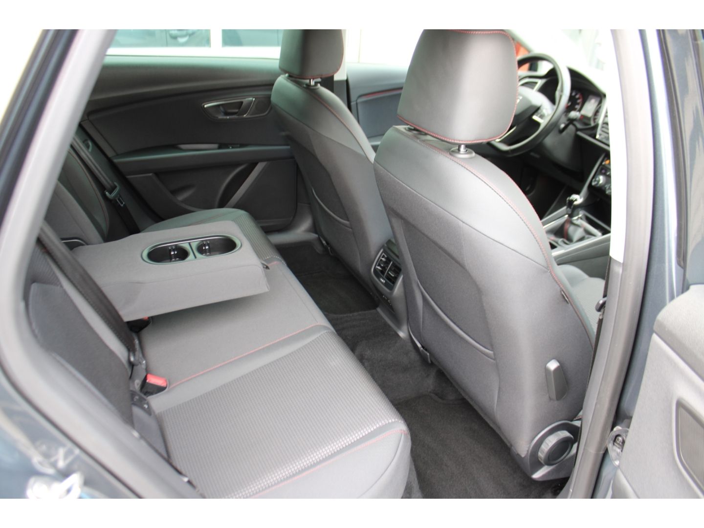 Fahrzeugabbildung SEAT Leon 1.5 TSI ST FR ACC LED Navi DAB PDC RFK AHK