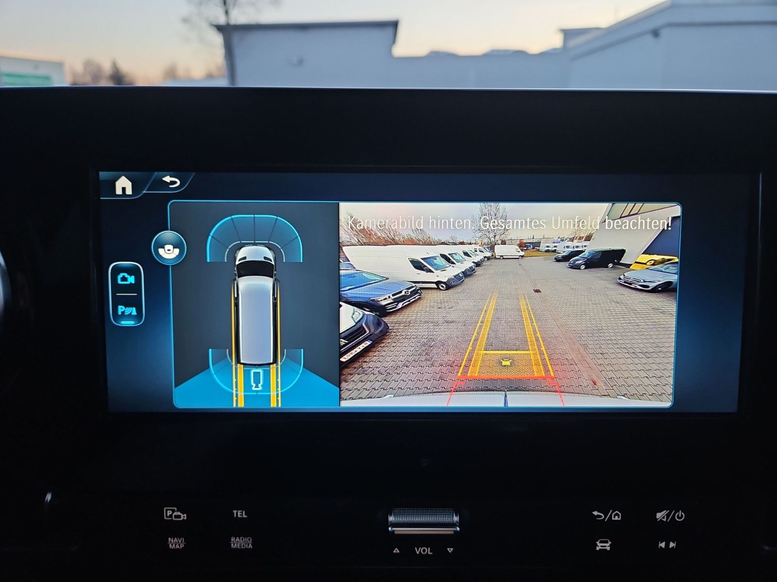 Fahrzeugabbildung Mercedes-Benz Sprinter 317 Kombi L2H2 Mobility Rollstuhl Lift