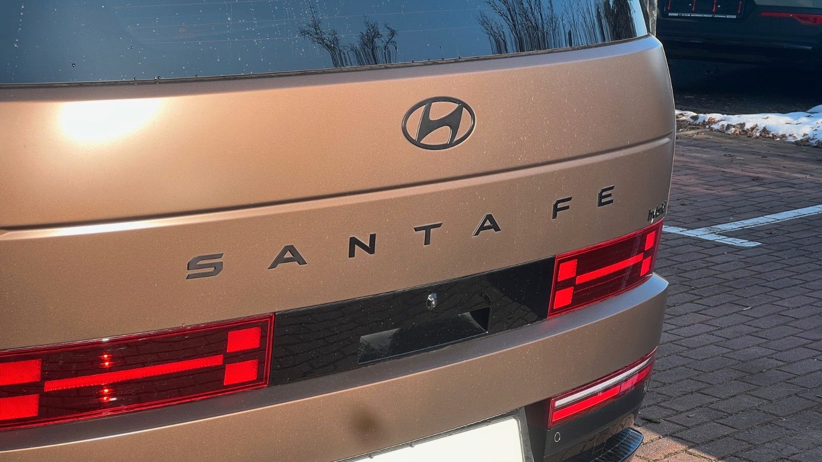 Fahrzeugabbildung Hyundai SANTA FE 1.6T-GDI HEV Blackline *Standhzg*AHK*