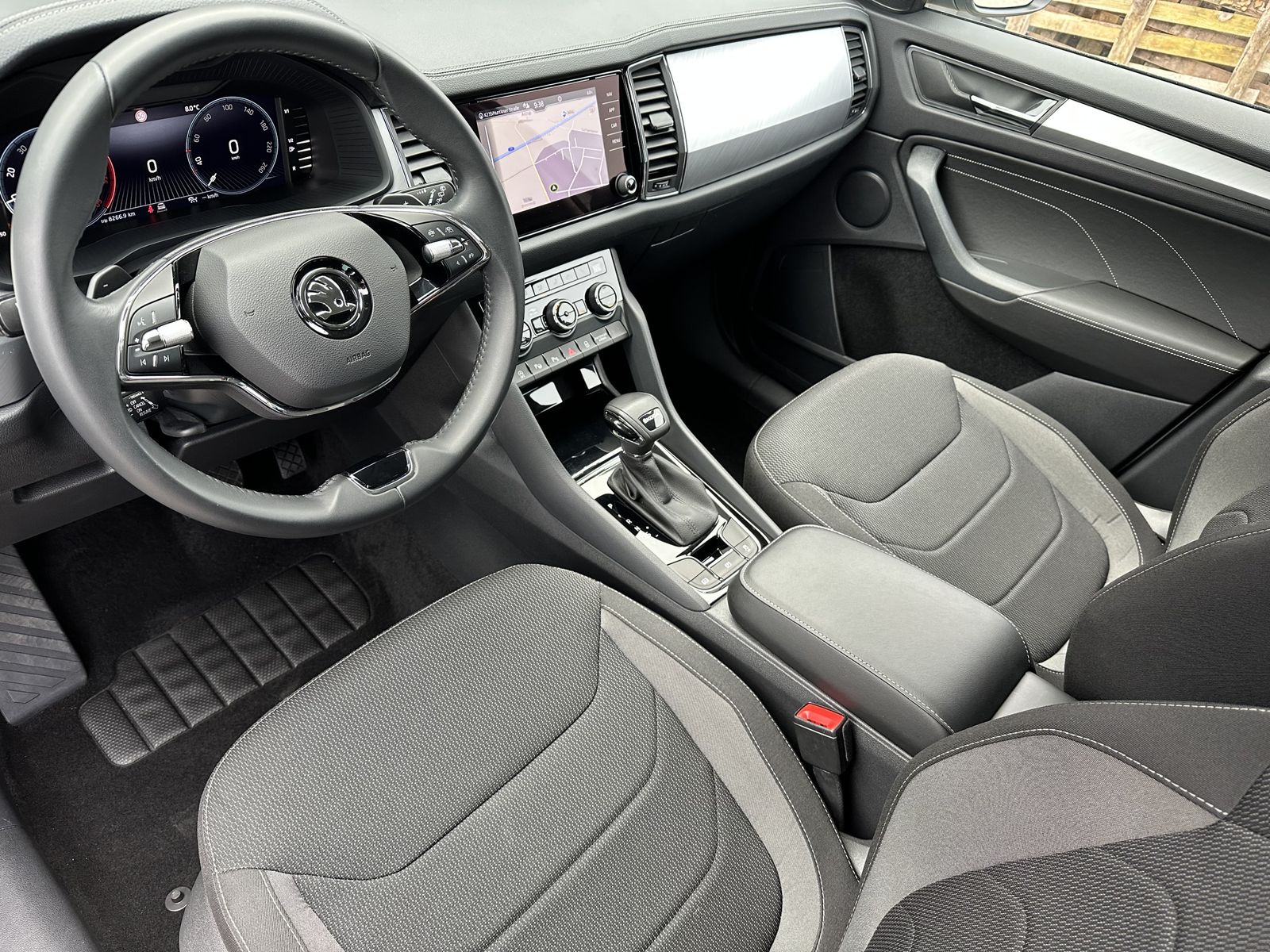Fahrzeugabbildung SKODA Kodiaq 2.0 TDI 4x4 DSG 7-Sitzer NAV+LED+AHK+KAM