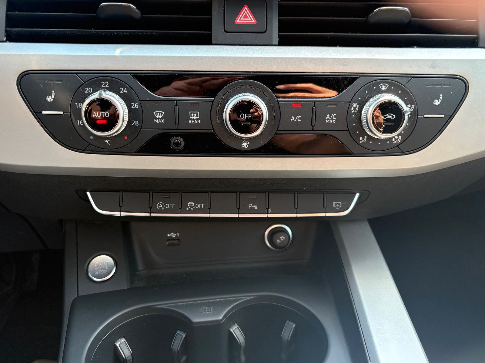 Fahrzeugabbildung Audi A4 Avant 35 TDI advanced Aut Navi LED AHK Kamera