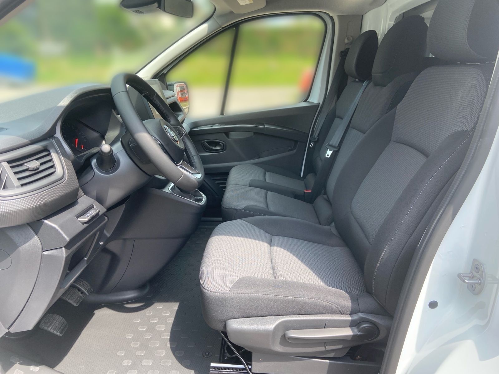 Fahrzeugabbildung Nissan Primastar Kastenwagen L1H1 3,0t N-Connecta AHK L