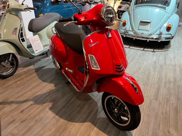 Vespa GTS 300 Super Rot neues Modell Sofort !!!