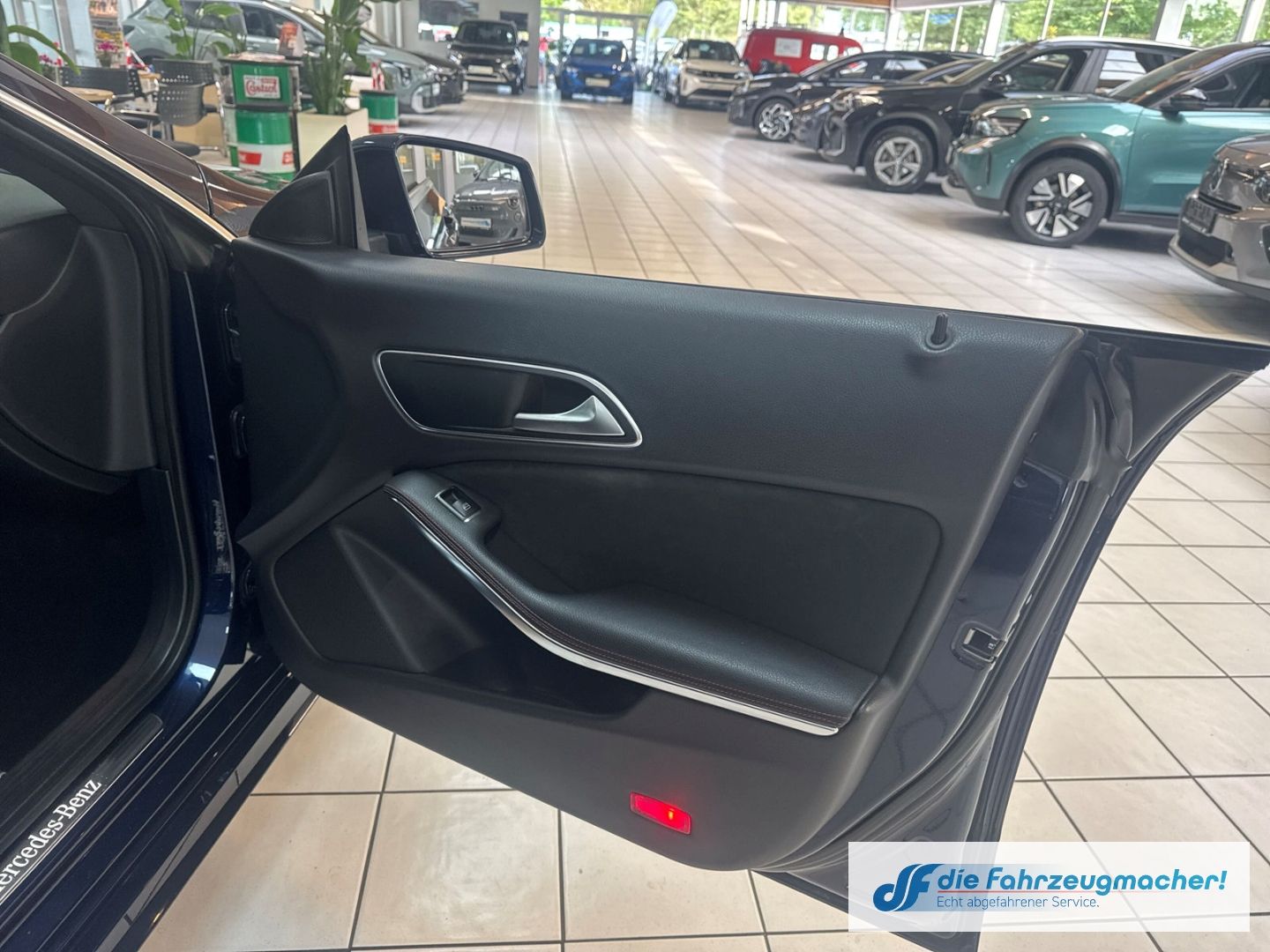 Fahrzeugabbildung Mercedes-Benz CLA 180 Shooting Brake AMG Sportpaket Navi LED *