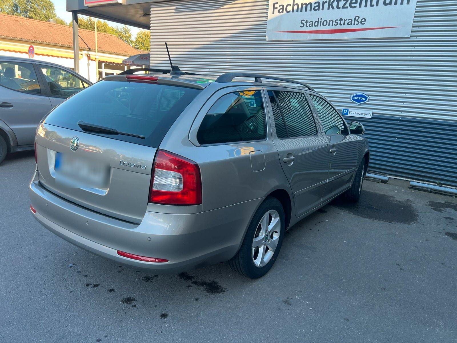 Skoda Octavia 2012 — interior