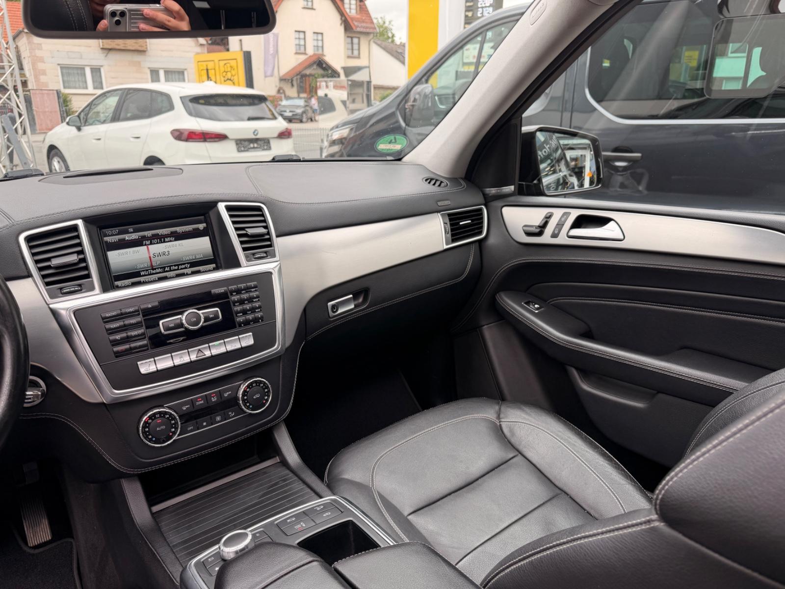 Mercedes-Benz ML 350 ML BlueTec 4Matic AMG*Pano.*AHK*