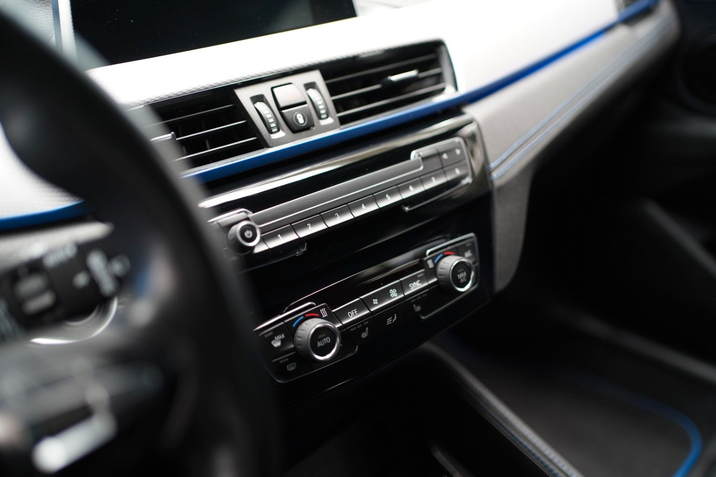 Fahrzeugabbildung BMW X2 18i M Sport +Stauassistent+Driving Assis. Plu