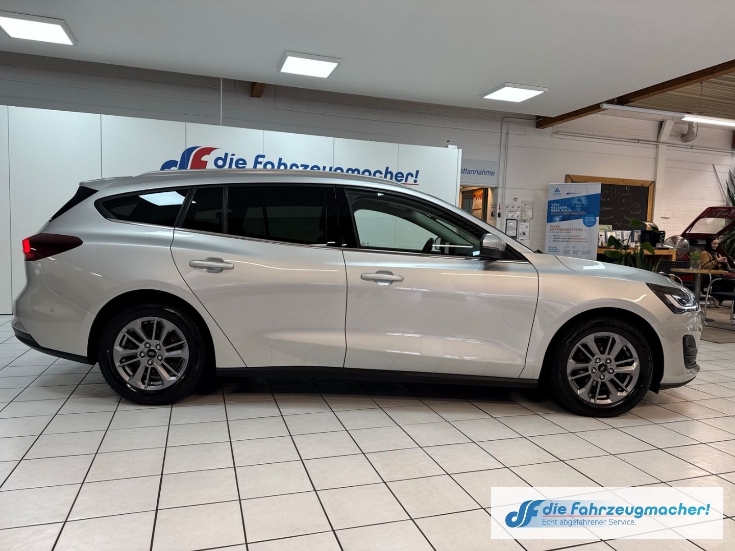 Fahrzeugabbildung Ford Focus Turnier Titanium X Navi Digitales Cockpit