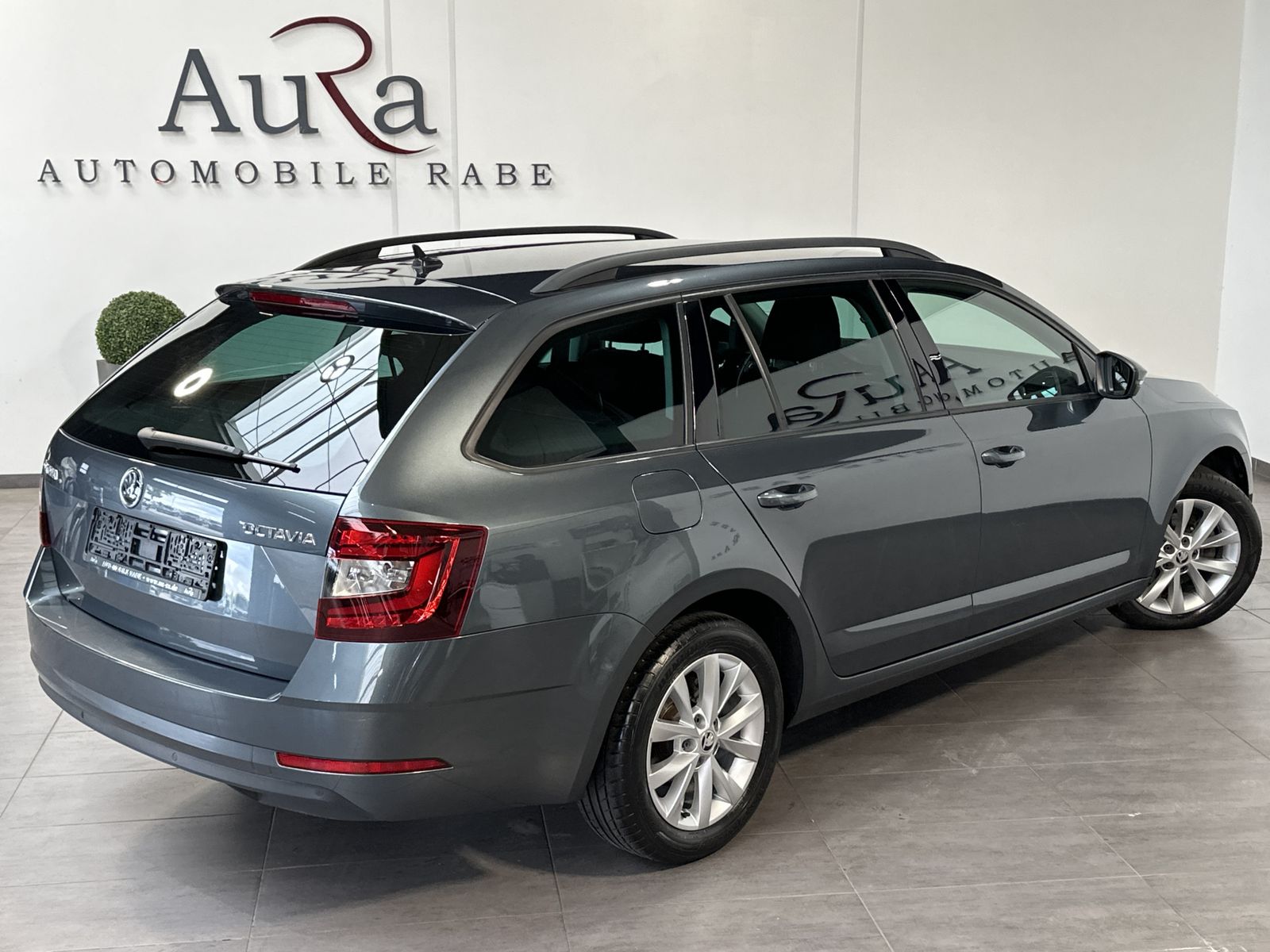 Fahrzeugabbildung SKODA Octavia Combi 2.0 TDI DSG Tour NAV+LED+ACC+DAB