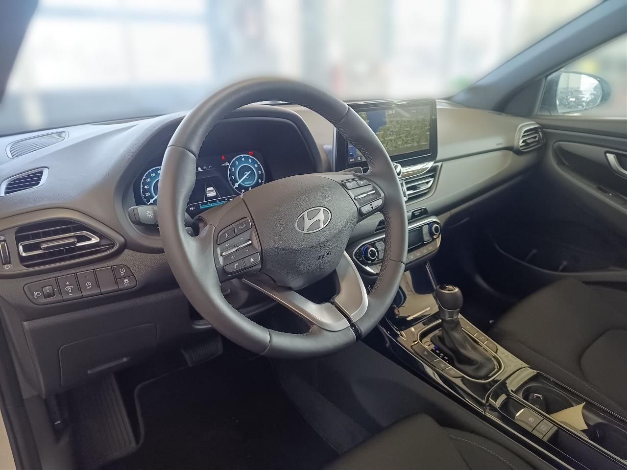 Fahrzeugabbildung Hyundai i30 1.5T DCT ADVANTAGE LED*SHZ*LHZ*NAV*USB*CARPL