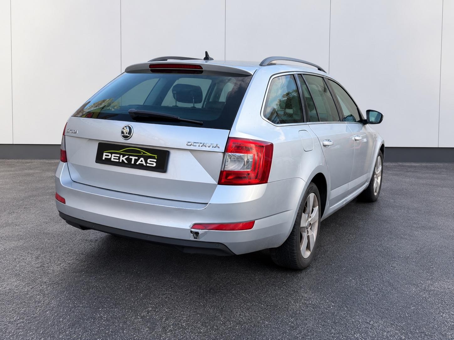 Skoda Octavia 2013 — interior