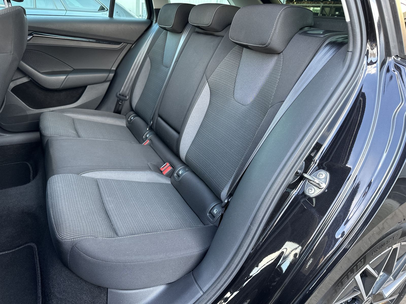 Fahrzeugabbildung SKODA Octavia Combi 2.0 TDI DSG Ambition NAV+LED+PANO