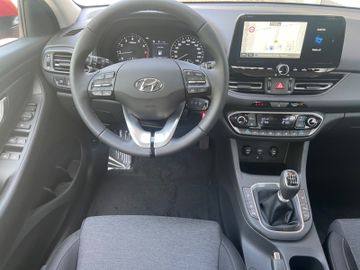 Fahrzeugabbildung Hyundai i30 FL 1.5 T-GDI iMT TREND NAVI SHZ LHZ