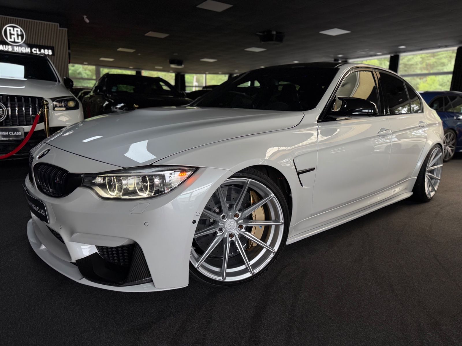 BMW M3 Limousine*Keramik*Akrapovic*Carbon*Kamera