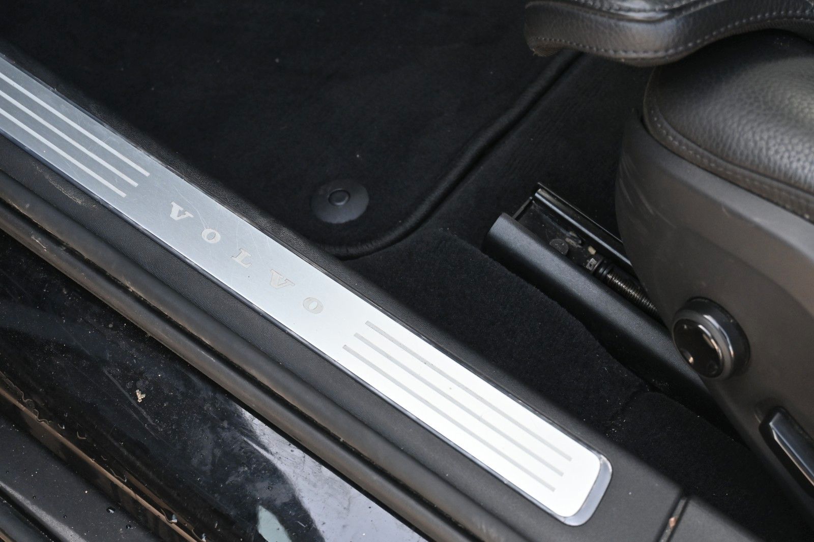 Fahrzeugabbildung Volvo S 90 T5 Lim*Mom*LED*Navi*STHZ*Miete*MIETKAUF