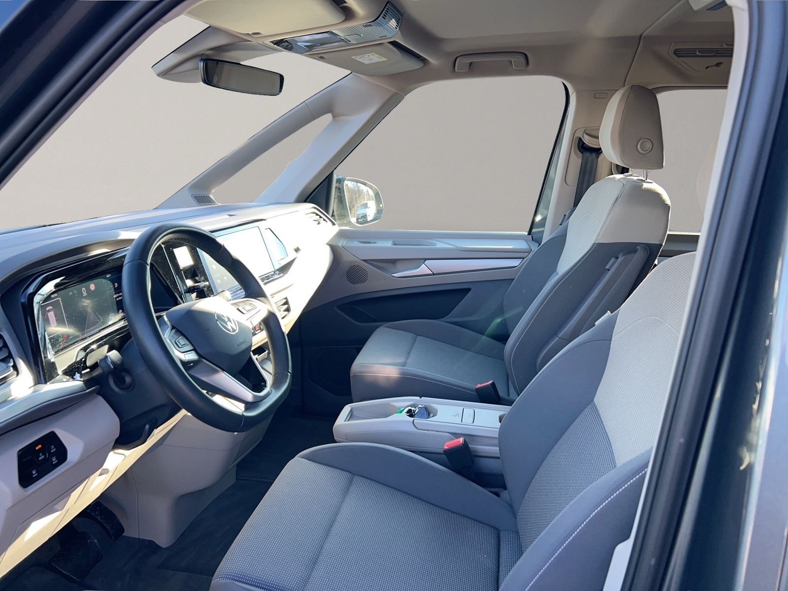 T7 Multivan 2.0 TDI Life kurz, AHK, Discover Pro