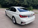 BMW 330e Advantage Automatik Advantage - mit Hybrid-Antrieb: Auto
