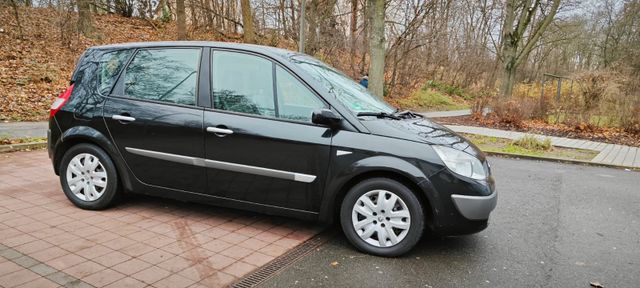 Renault Grand Scenic XXL Privilege 2.0 dCi FAP