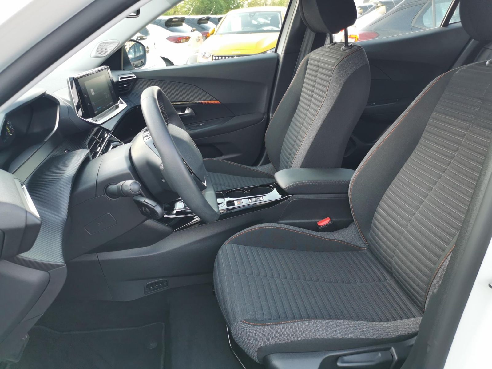 Fahrzeugabbildung Peugeot 2008 Active Pack+USB+PDC+KLIMA+DAB+TEMPOMAT+
