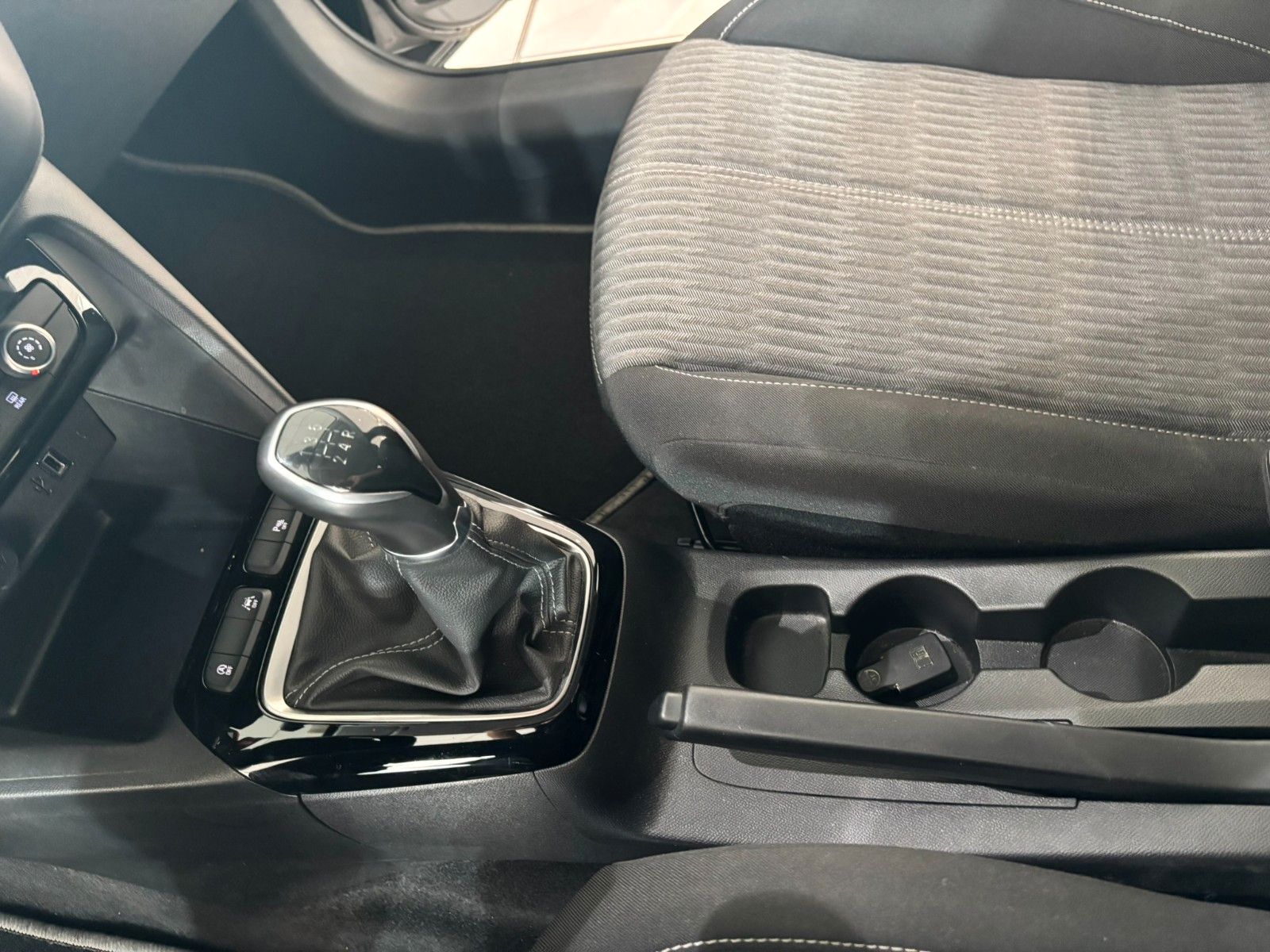 Fahrzeugabbildung Opel Corsa F 1.2 EDITION NAVI/TEMP/PDC/SPORT/DAB+