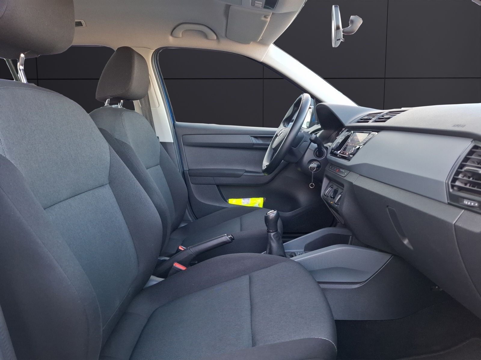 Fahrzeugabbildung SKODA Fabia Combi TSI Active Klima PDC SH LM