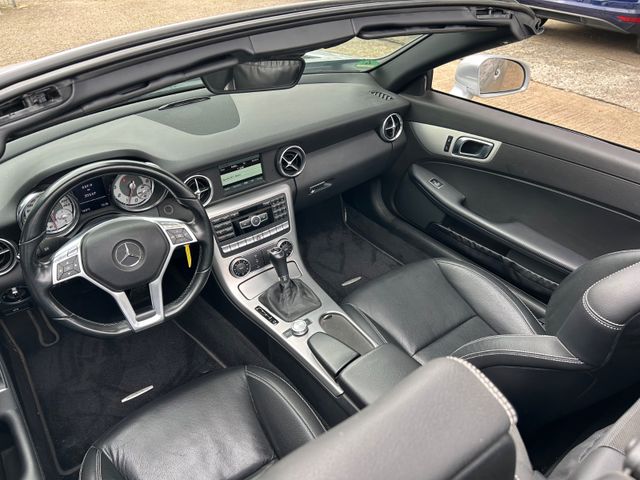 Fahrzeugabbildung Mercedes-Benz SLK 200 Autom.+Leder+Navi+SHZ+Aircraft+Panorama