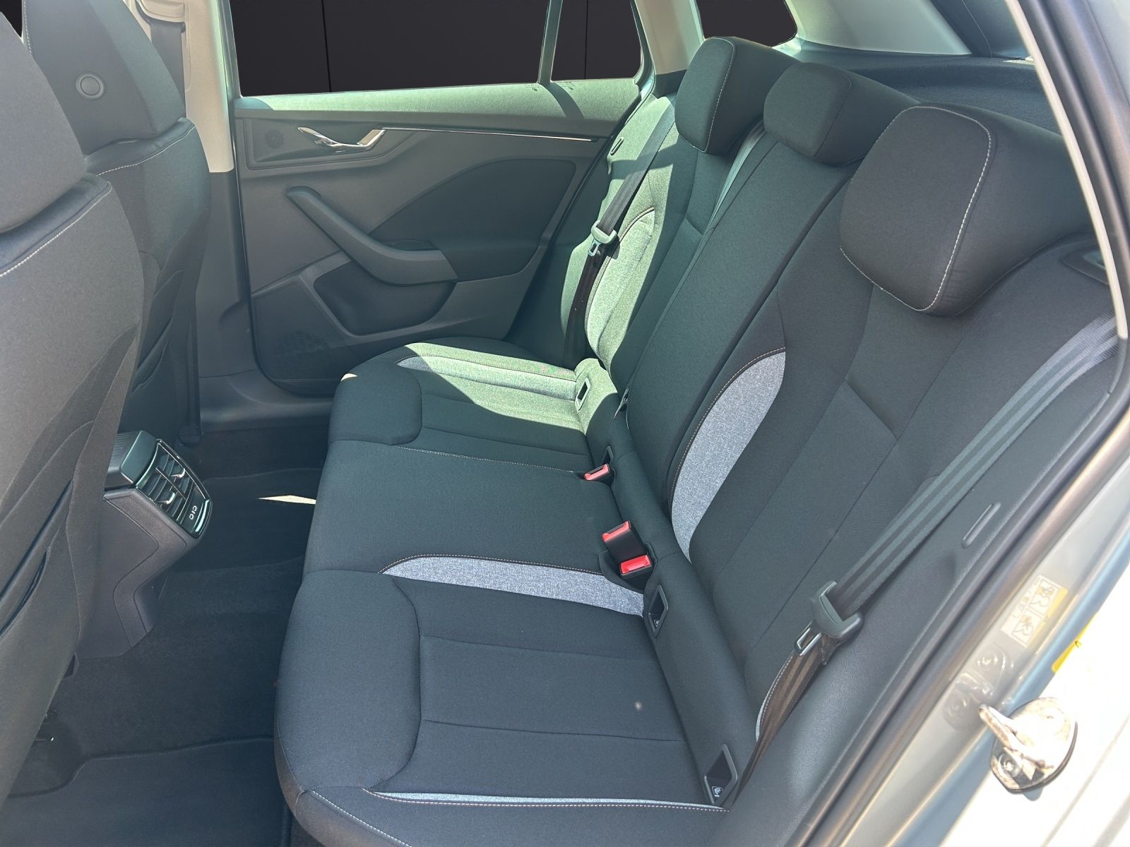 Fahrzeugabbildung SKODA Kamiq 1.0 TSI Selection MATRIX AHK