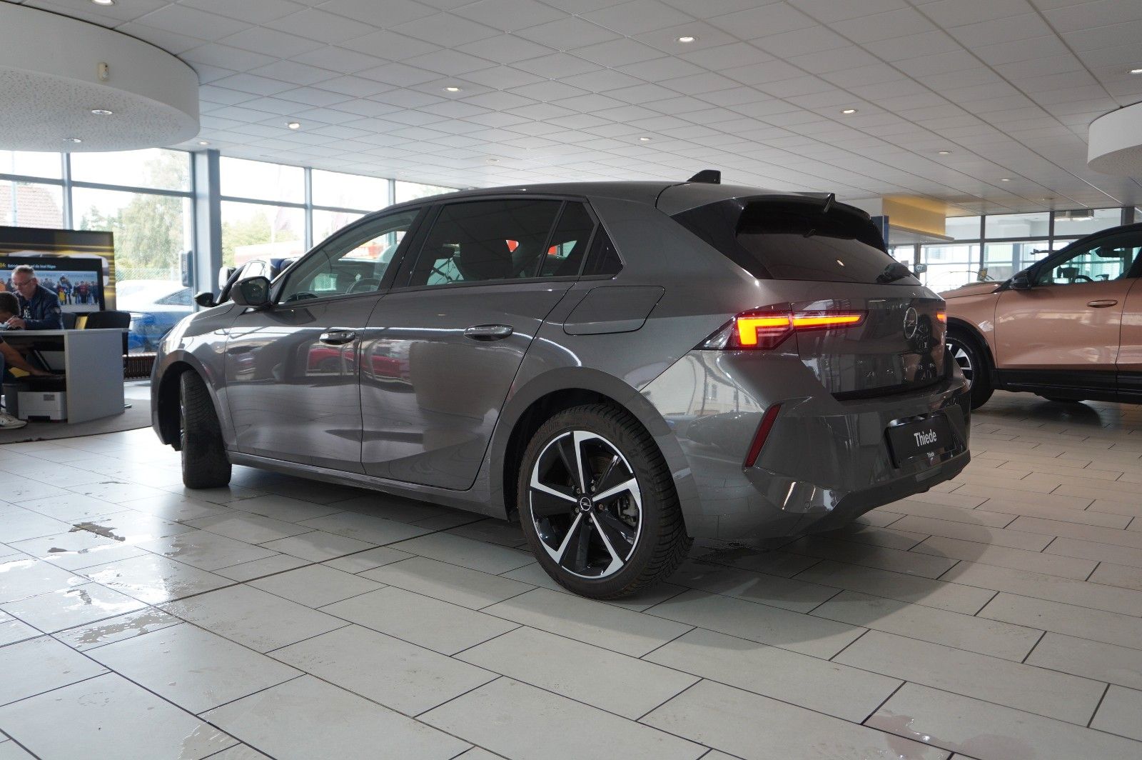 Fahrzeugabbildung Opel Astra L Lim. 1.6 HYBRID BUSINESS NAVI/LED/KAMERA