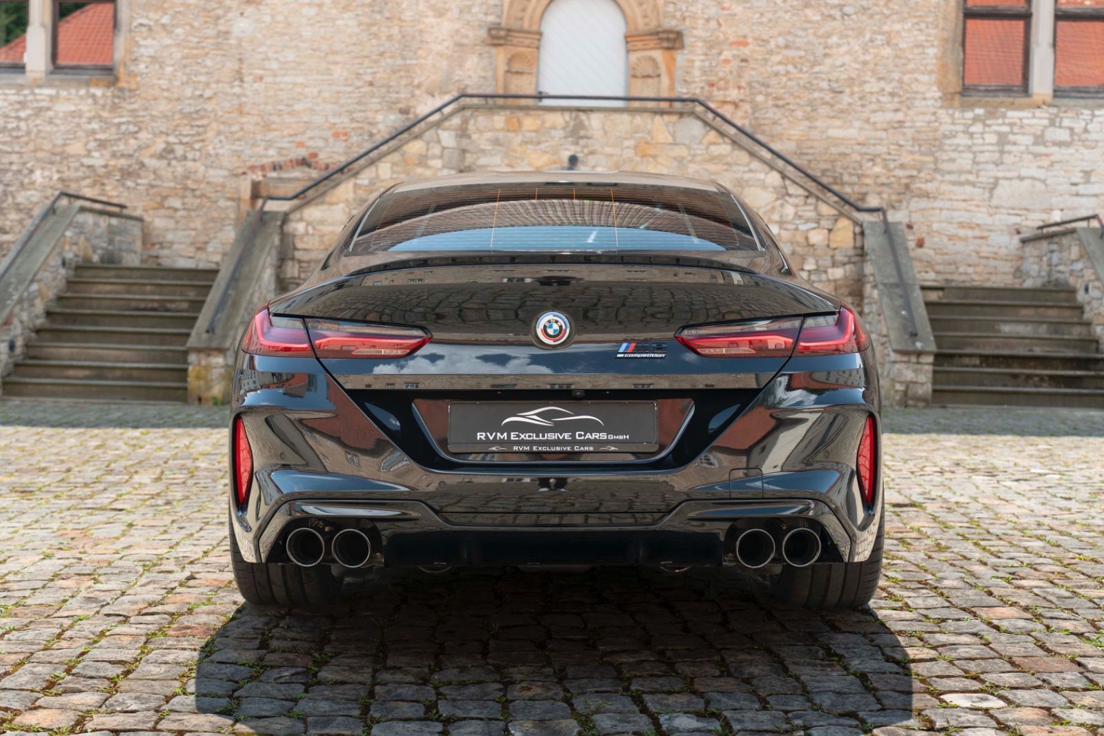 Fahrzeugabbildung BMW M8 Competition GC Head Up Laserlicht B&W ACC 360