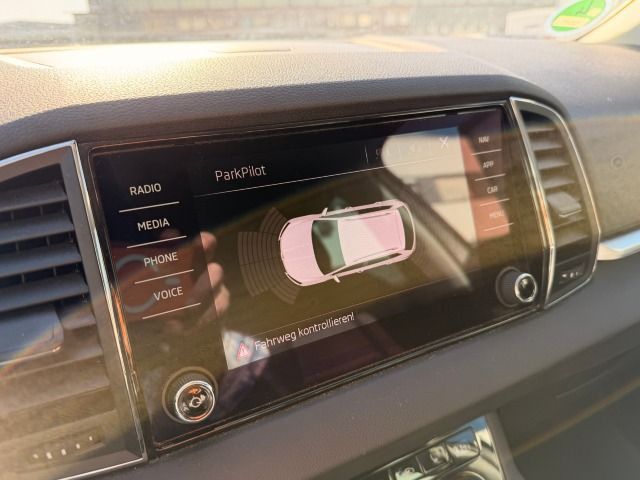 Fahrzeugabbildung SKODA Karoq 1.5 TSI ACT Style Leder+LED+Allwetter*AHK