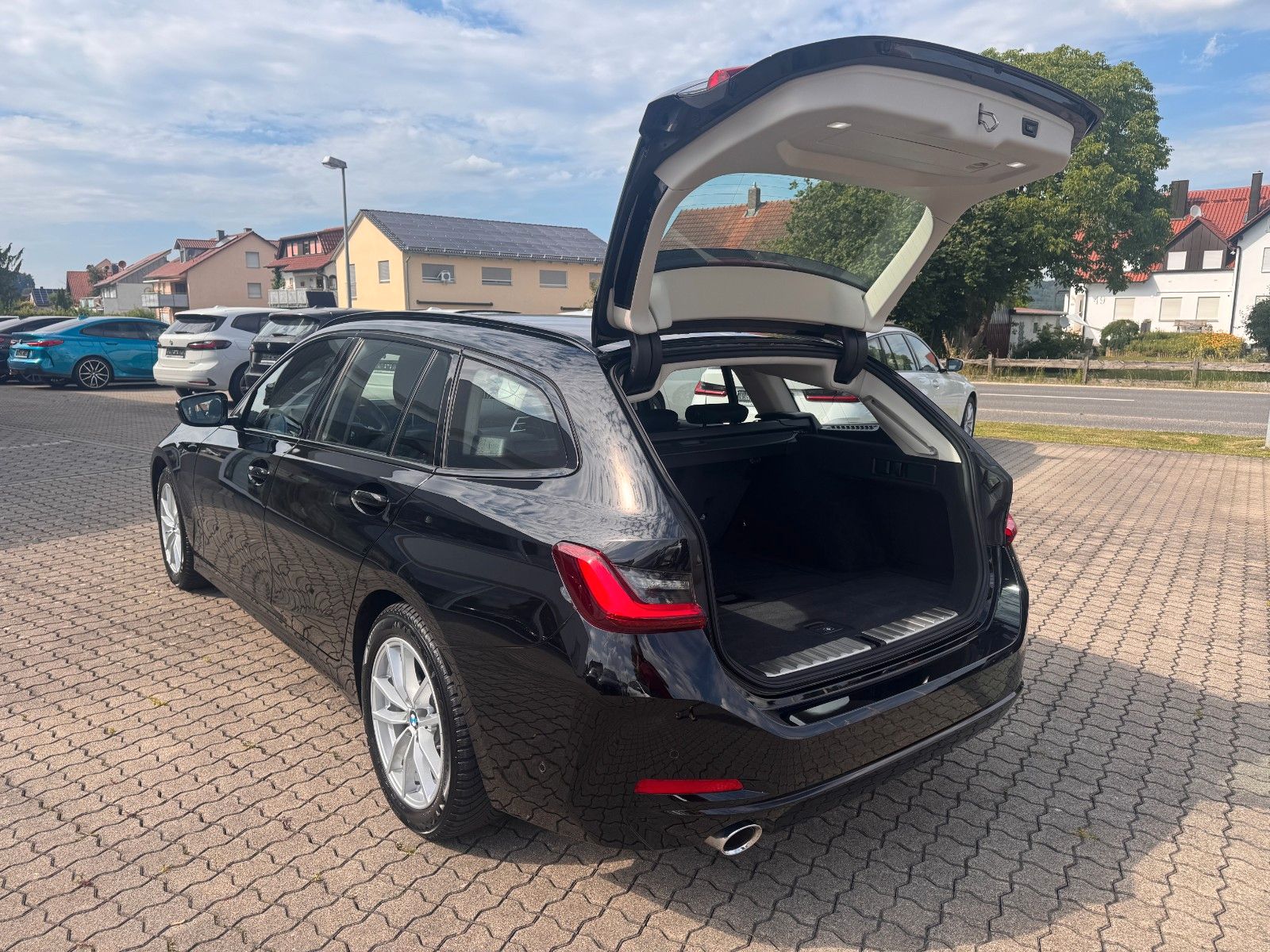 BMW 318i Touring KAMREA NAVI DAB KLIMAAUTOMATIK foto 23