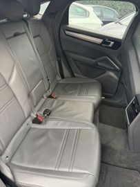 Porsche Cayenne - 7
