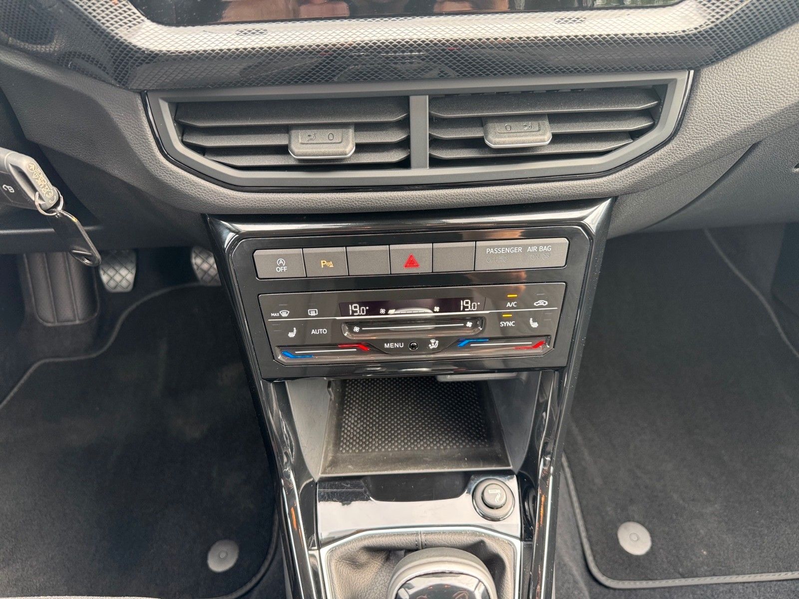 Fahrzeugabbildung Volkswagen T-Cross 1.0 TSI Life
