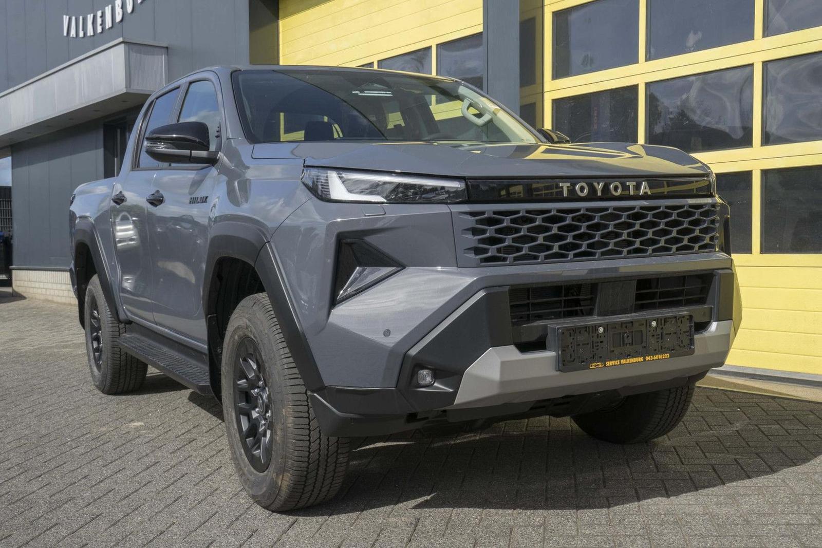 Toyota Hilux 2.8 D-4D MHEV Double Cab Auto 4WD Comfort