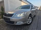 Skoda Octavia* Xenon*Automatik*Top*Reifen Neu* - Skoda Octavia aus 2011: Kombi