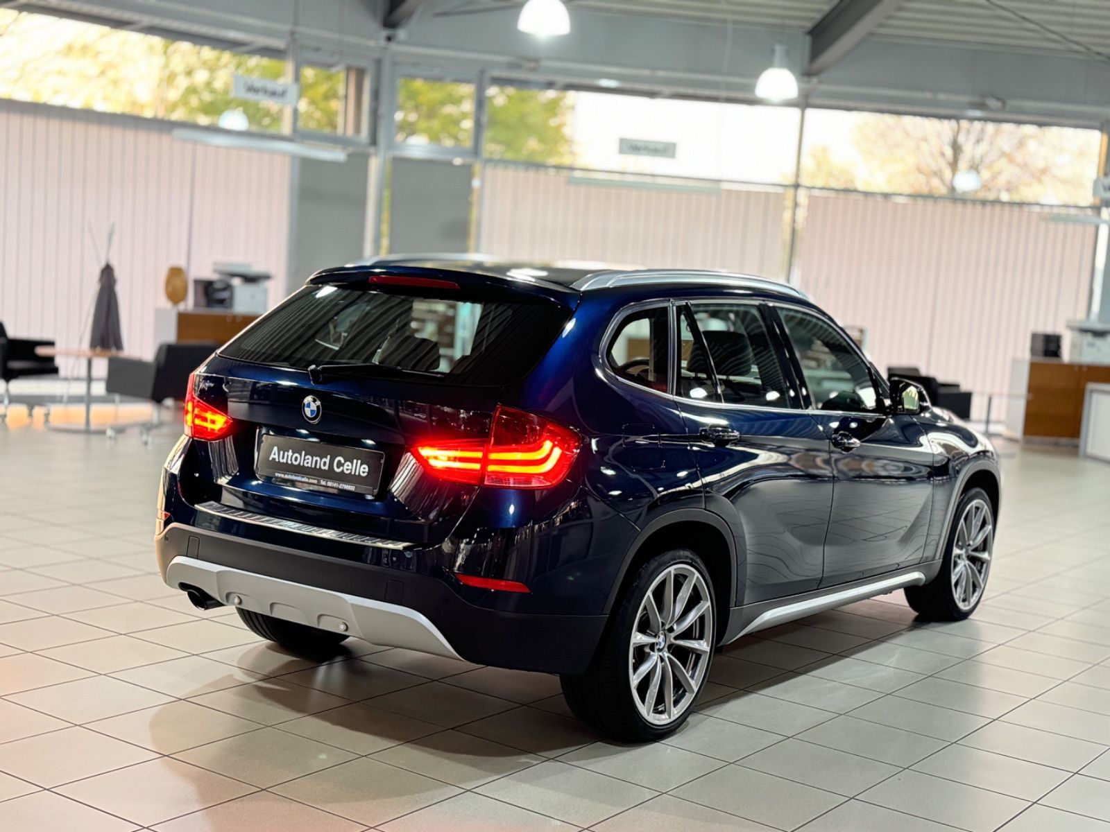 Fahrzeugabbildung BMW X1 sDrive20d xLine HiFi Sitzhzg PDC Xenon Sport