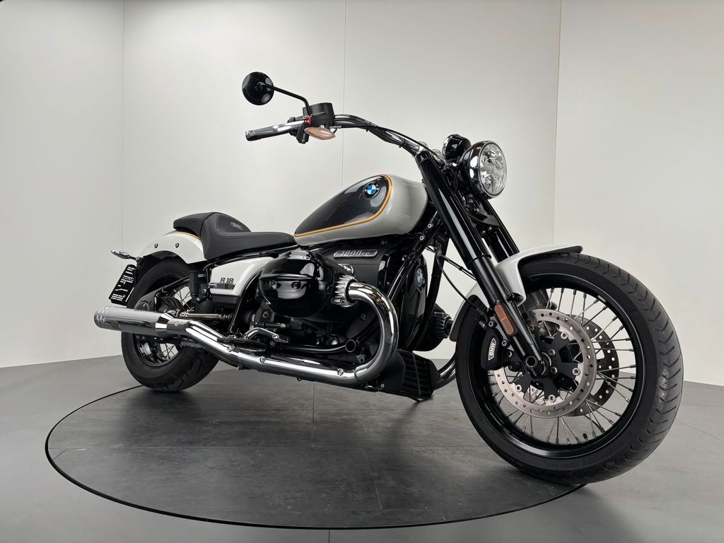 Fahrzeugabbildung BMW R18 *JEKILL&HYDE-AUSPUFF *BEACHBAR-LENKER