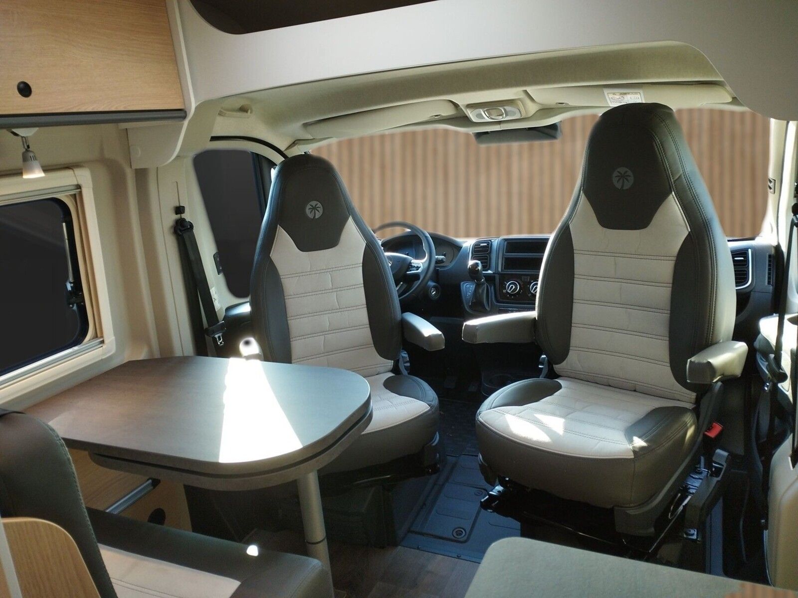 Fahrzeugabbildung Sunlight Adventure Cliff 640 Automatik, Dörr Edition, LTE